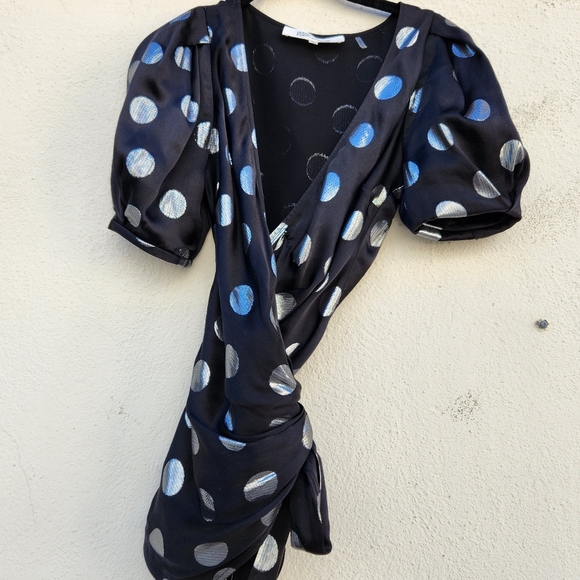 DVF Diane Von Furstenberg Larryn Metallic Polka Dot Silk Wrap Top - Picture 4 of 9
